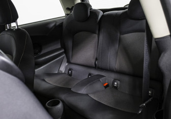 Подержанный автомобиль MINI Hatch 2016 года (12 фото)