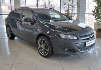 Подержанный автомобиль Opel Astra Wagon 2012 года (3 фото)