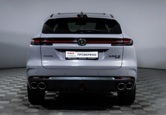 Подержанный автомобиль Changan UNI-K 2023 года (6 фото)