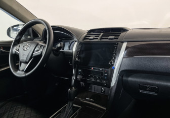 Подержанный автомобиль Toyota Camry Sedan 2017 года (9 фото)