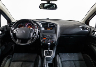 Подержанный автомобиль Citroen C4 Hatchback 2012 года (6 фото)