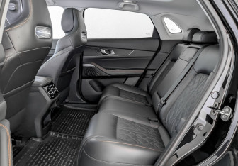 Подержанный автомобиль Changan UNI-K 2023 года (12 фото)