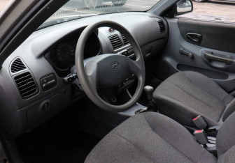 Подержанный автомобиль Hyundai Accent Sedan 2009 года (7 фото)
