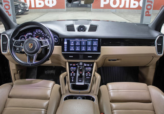 Подержанный автомобиль Porsche Cayenne 2019 года (14 фото)