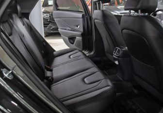 Подержанный автомобиль Hyundai Elantra Sedan 2024 года (12 фото)