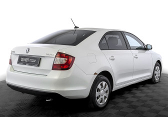 Подержанный автомобиль Skoda Rapid Liftback 2017 года (5 фото)