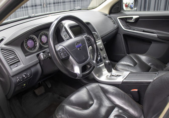 Подержанный автомобиль Volvo XC60 2010 года (16 фото)