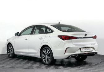 Подержанный автомобиль Changan Eado Plus 2023 года (7 фото)