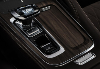 Подержанный автомобиль Geely Monjaro 2025 года (22 фото)