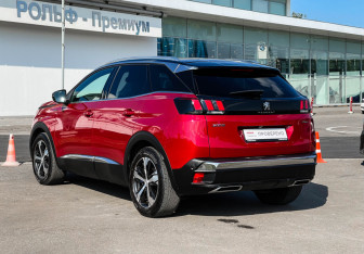 Подержанный автомобиль Peugeot 3008 2018 года (7 фото)