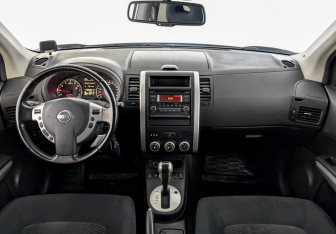 Подержанный автомобиль Nissan X-Trail 2014 года (23 фото)