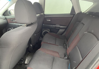 Подержанный автомобиль Mazda 3 Hatchback 2006 года (10 фото)