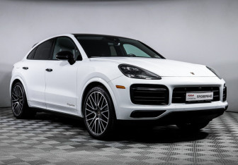 Подержанный автомобиль Porsche Cayenne 2022 года (3 фото)