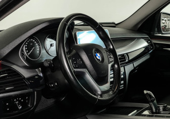 Подержанный автомобиль BMW X5 2016 года (11 фото)