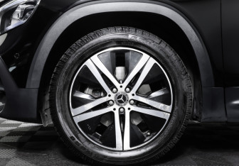 Подержанный автомобиль Mercedes-Benz GLB 2021 года (27 фото)