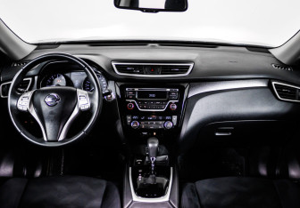 Подержанный автомобиль Nissan X-Trail 2017 года (11 фото)