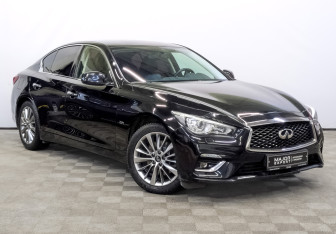 Подержанный автомобиль Infiniti Q50 2017 года (3 фото)