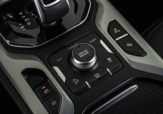 Подержанный автомобиль Geely Okavango 2020 года (16 фото)