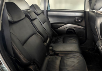 Подержанный автомобиль Mitsubishi Outlander 2008 года (10 фото)