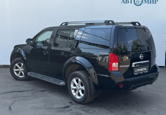Подержанный автомобиль Nissan Pathfinder 2013 года (5 фото)