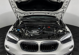 Подержанный автомобиль BMW X1 2016 года (10 фото)
