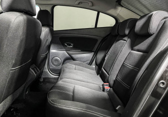 Подержанный автомобиль Renault Fluence 2013 года (10 фото)