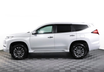 Подержанный автомобиль Mitsubishi Pajero Sport 2020 года (8 фото)