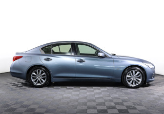 Подержанный автомобиль Infiniti Q50 2016 года (4 фото)