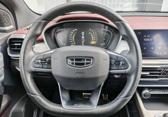 Подержанный автомобиль Geely Coolray 2022 года (13 фото)