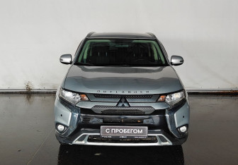 Подержанный автомобиль Mitsubishi Outlander 2019 года (2 фото)