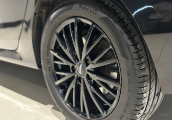 Подержанный автомобиль Renault Latitude 2014 года (7 фото)
