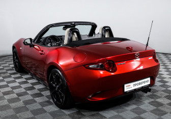 Подержанный автомобиль Mazda MX-5 2017 года (15 фото)