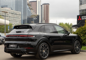 Подержанный автомобиль Porsche Cayenne 2023 года (4 фото)