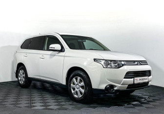 Подержанный автомобиль Mitsubishi Outlander 2012 года (3 фото)