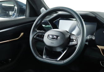 Подержанный автомобиль Geely Monjaro 2023 года (15 фото)