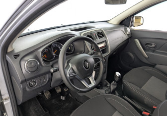 Подержанный автомобиль Renault Sandero 2021 года (16 фото)
