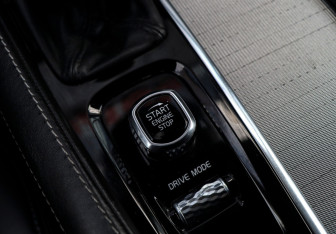 Подержанный автомобиль Volvo V90 Cross Country 2017 года (16 фото)