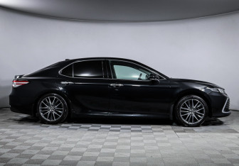 Подержанный автомобиль Toyota Camry Sedan 2023 года (4 фото)
