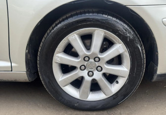 Подержанный автомобиль Toyota Avensis Sedan 2008 года (13 фото)