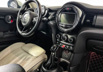 Подержанный автомобиль MINI Hatch 2017 года (9 фото)