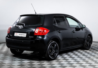 Подержанный автомобиль Toyota Auris Hatchback 2007 года (5 фото)
