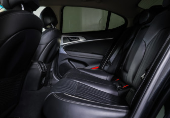 Подержанный автомобиль Genesis G70 2021 года (12 фото)