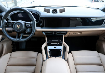Подержанный автомобиль Porsche Cayenne 2025 года (16 фото)