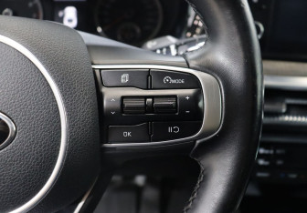 Подержанный автомобиль Kia K5 2021 года (17 фото)