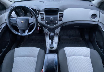 Подержанный автомобиль Chevrolet Cruze Hatchback 2012 года (10 фото)