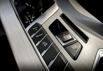 Подержанный автомобиль Geely Coolray 2022 года (25 фото)