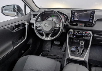 Подержанный автомобиль Toyota RAV4 2021 года (27 фото)