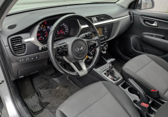 Подержанный автомобиль Kia Rio Hatchback 2021 года (13 фото)