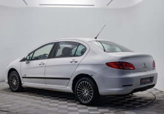 Подержанный автомобиль Peugeot 408 2015 года (3 фото)