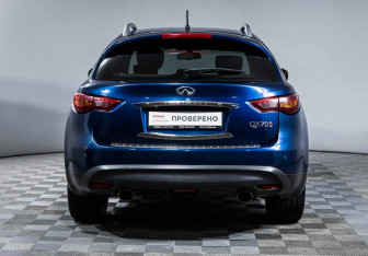 Подержанный автомобиль Infiniti FX 2012 года (6 фото)